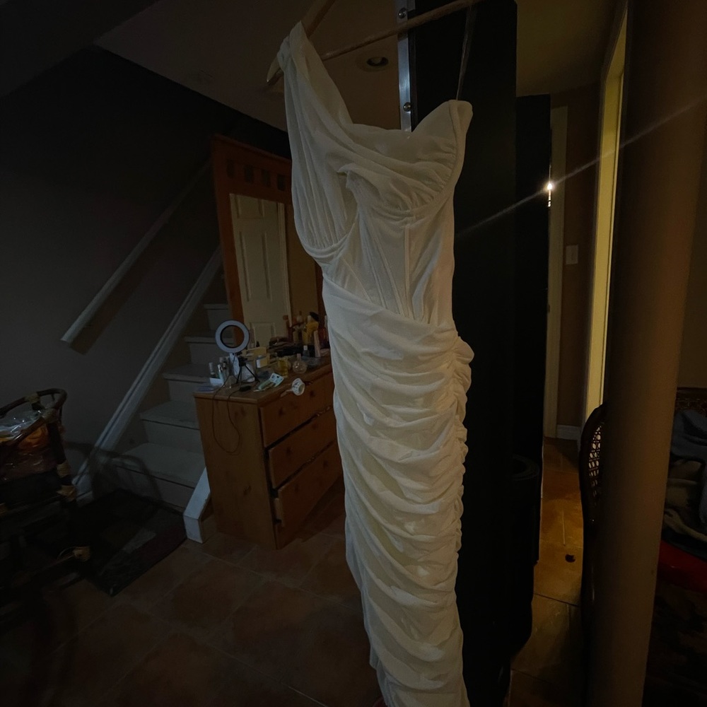 Brand new house of cb dress negotiable price. Dm for any question